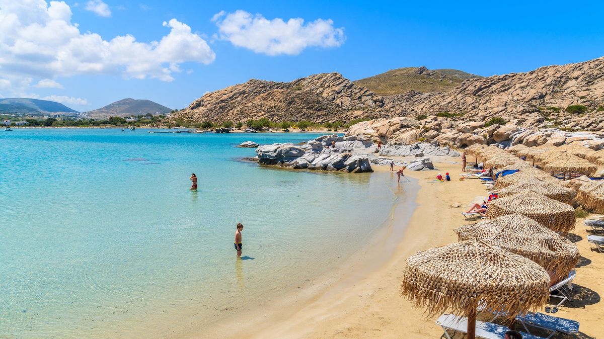 Řekové vytáhli do boje proti předraženým lehátkům na plážích